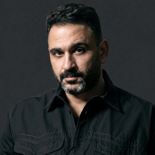 أكرم حسني