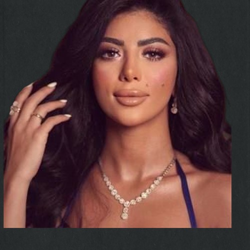 كارولين عزمي